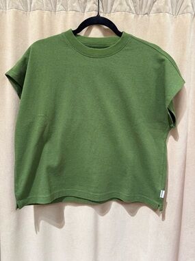 Le Bon Shoppe Jeanne Tee in Collard Green